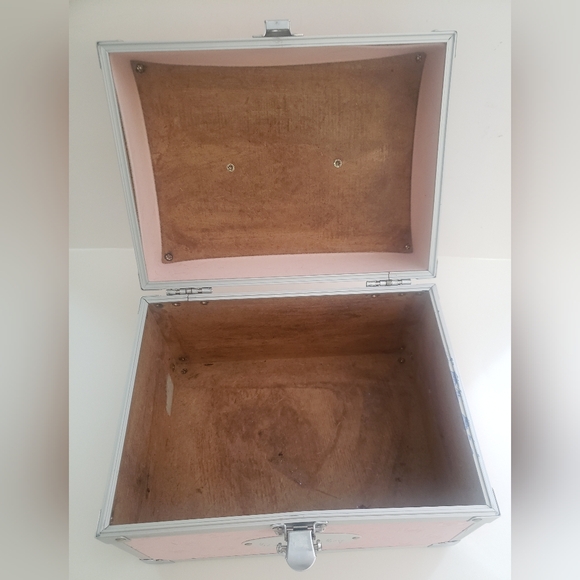 American Girl Bitty Baby Vintage Trunk, Pink with Metal Handle and Accen… - Picture 5 of 7